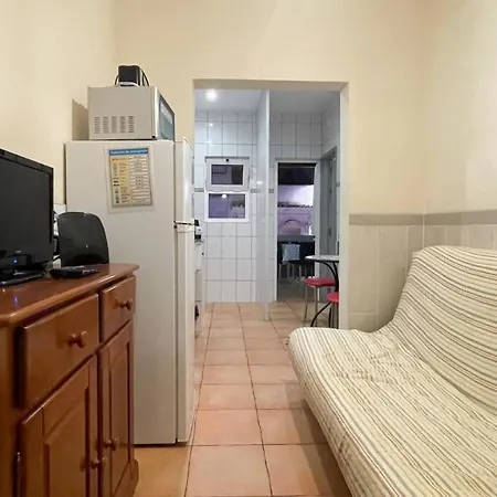 Apartamento T1 Catraio 8a, Baixa De *