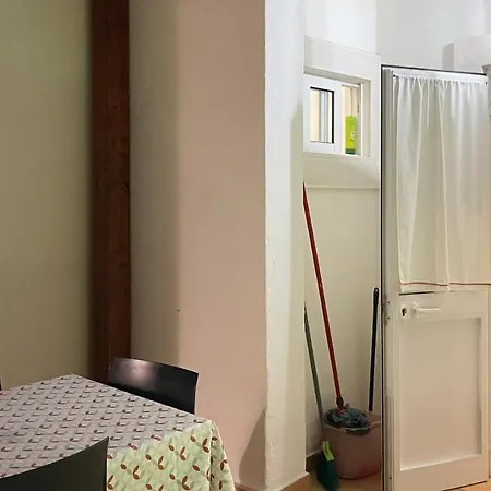 Apartamento T1 Catraio 8a, Baixa De *